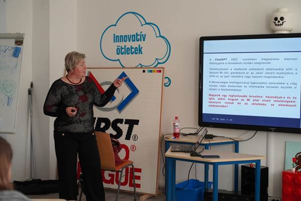 A képen szöveg, fedett pályás, ruházat, fal látható

Előfordulhat, hogy az AI által létrehozott tartalom helytelen.